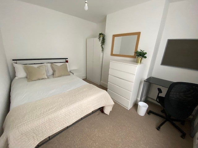 Room Providence Street in Plymouth