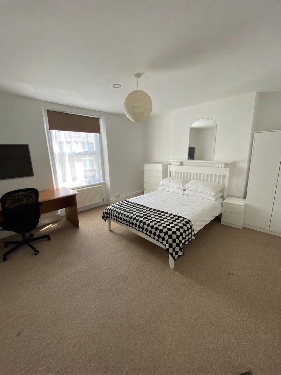 Room Providence Street in Plymouth