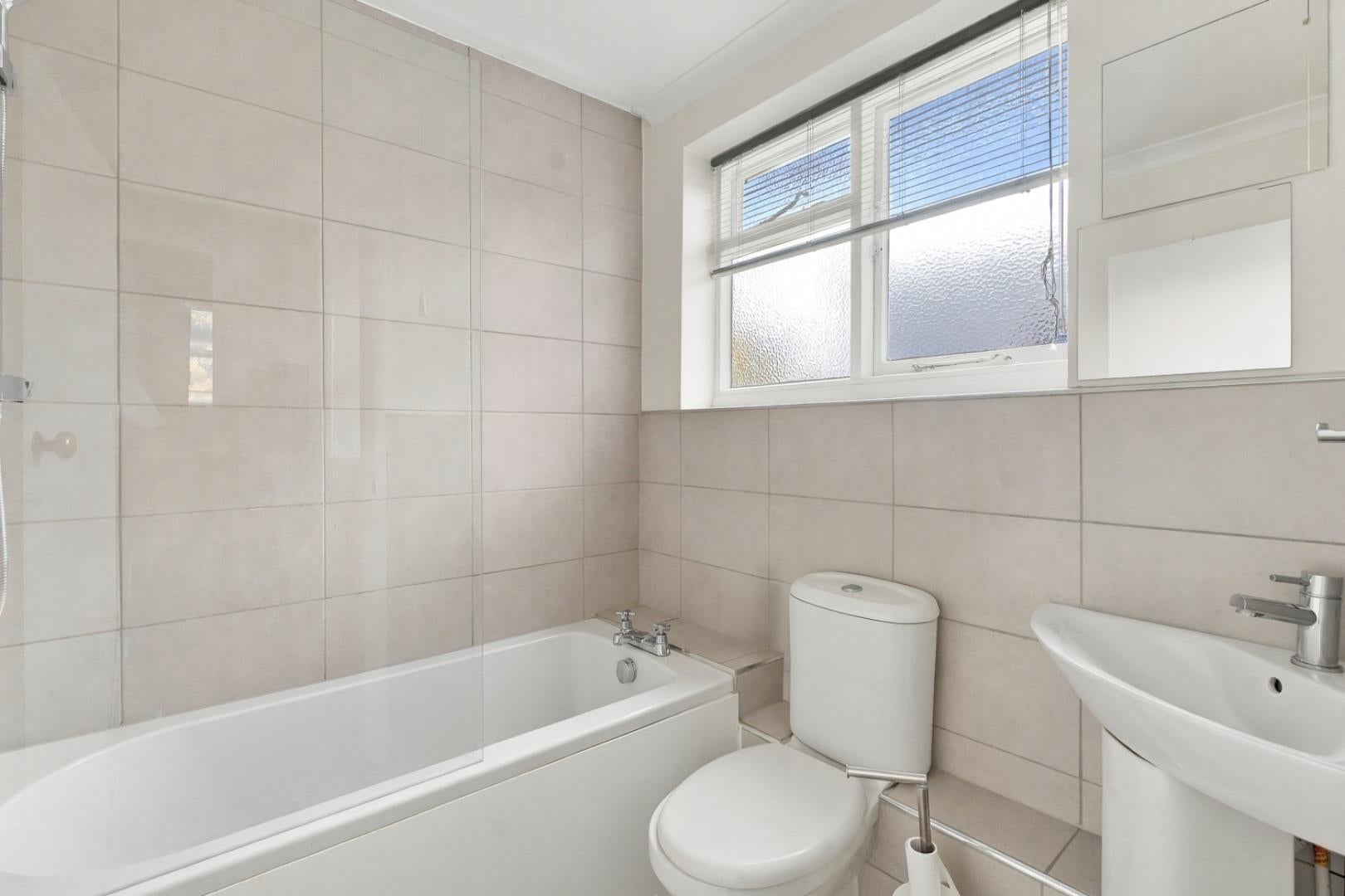 Flat Goodrich Road in Greater London