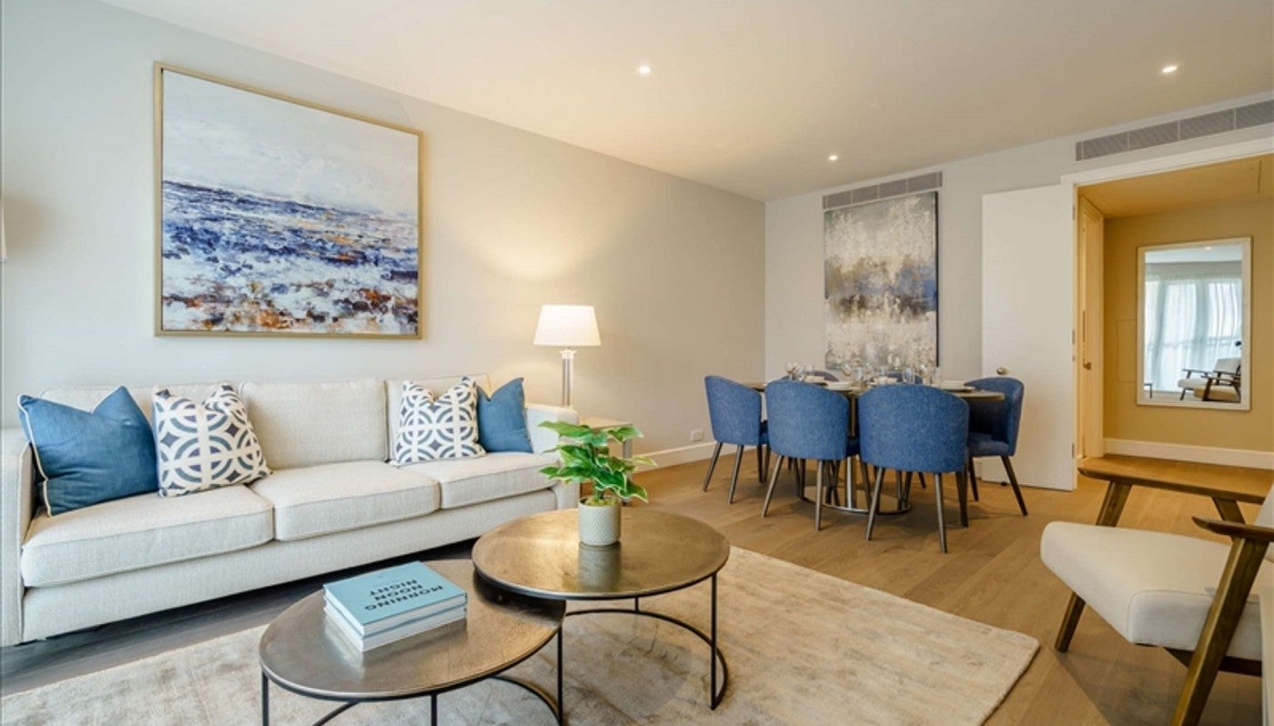 Flat Westferry Circus in Greater London