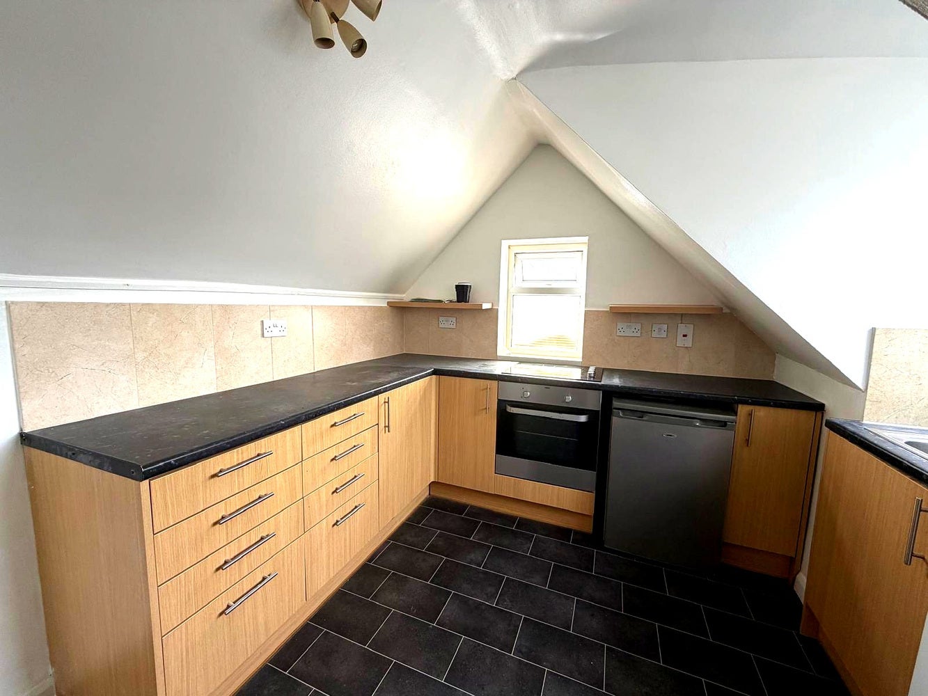 Flat Cobden Road in Greater London