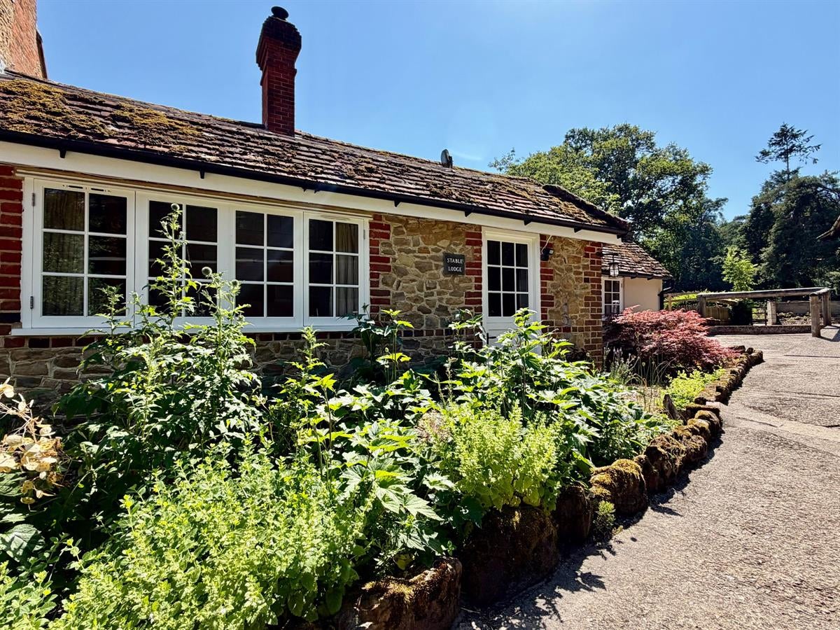 House Crosswater Lane in Waverley