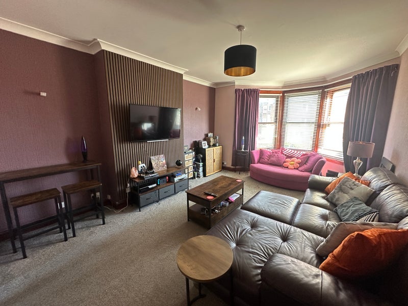 Flat Paisley Road West in Glasgow