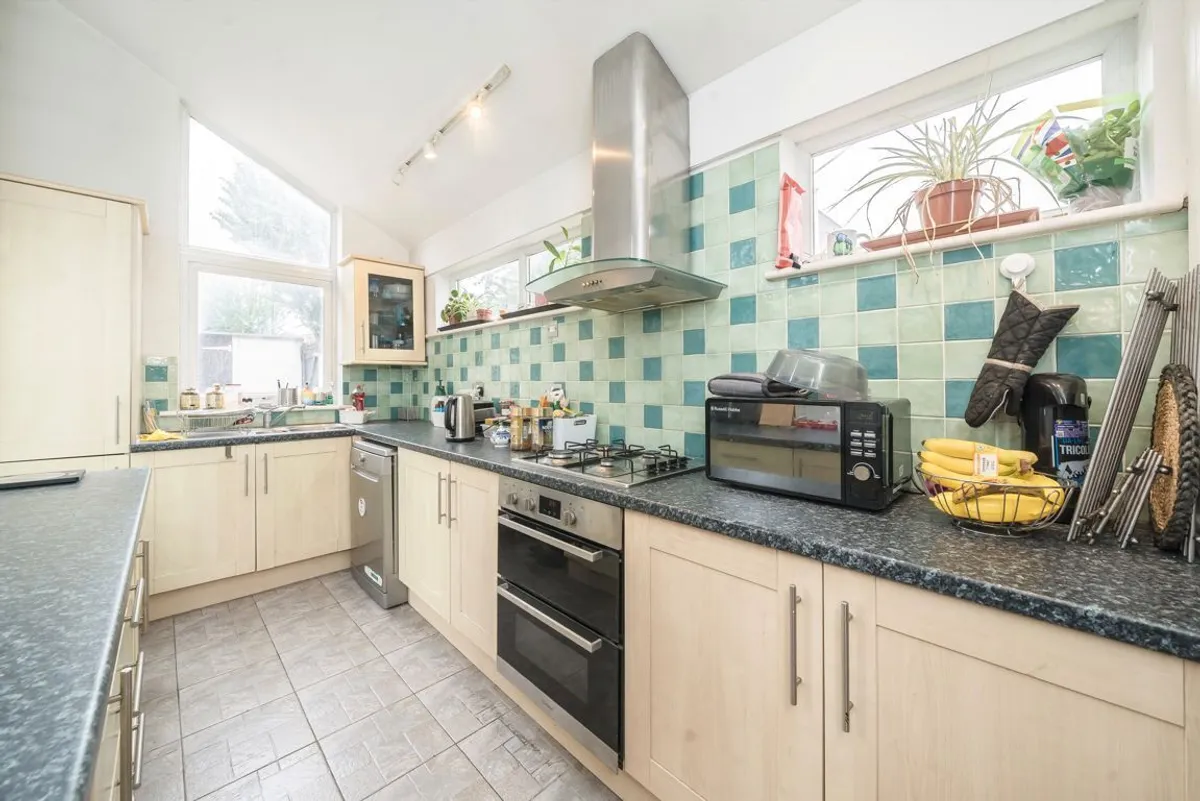 House Drayton Green in Greater London