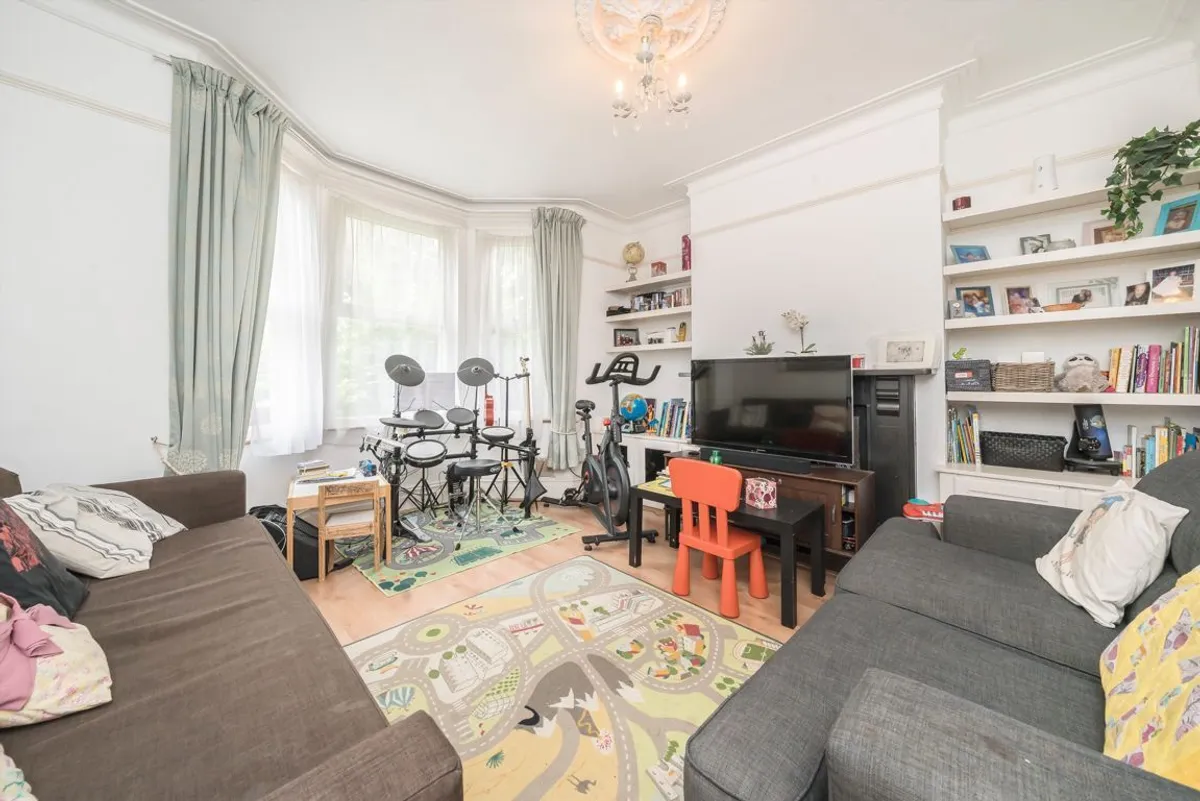 House Drayton Green in Greater London