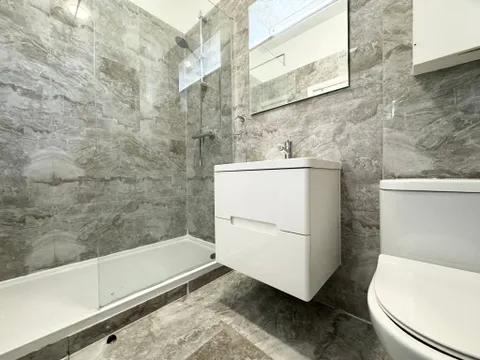 Room Peckham High Street in Greater London