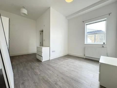 Room Peckham High Street in Greater London