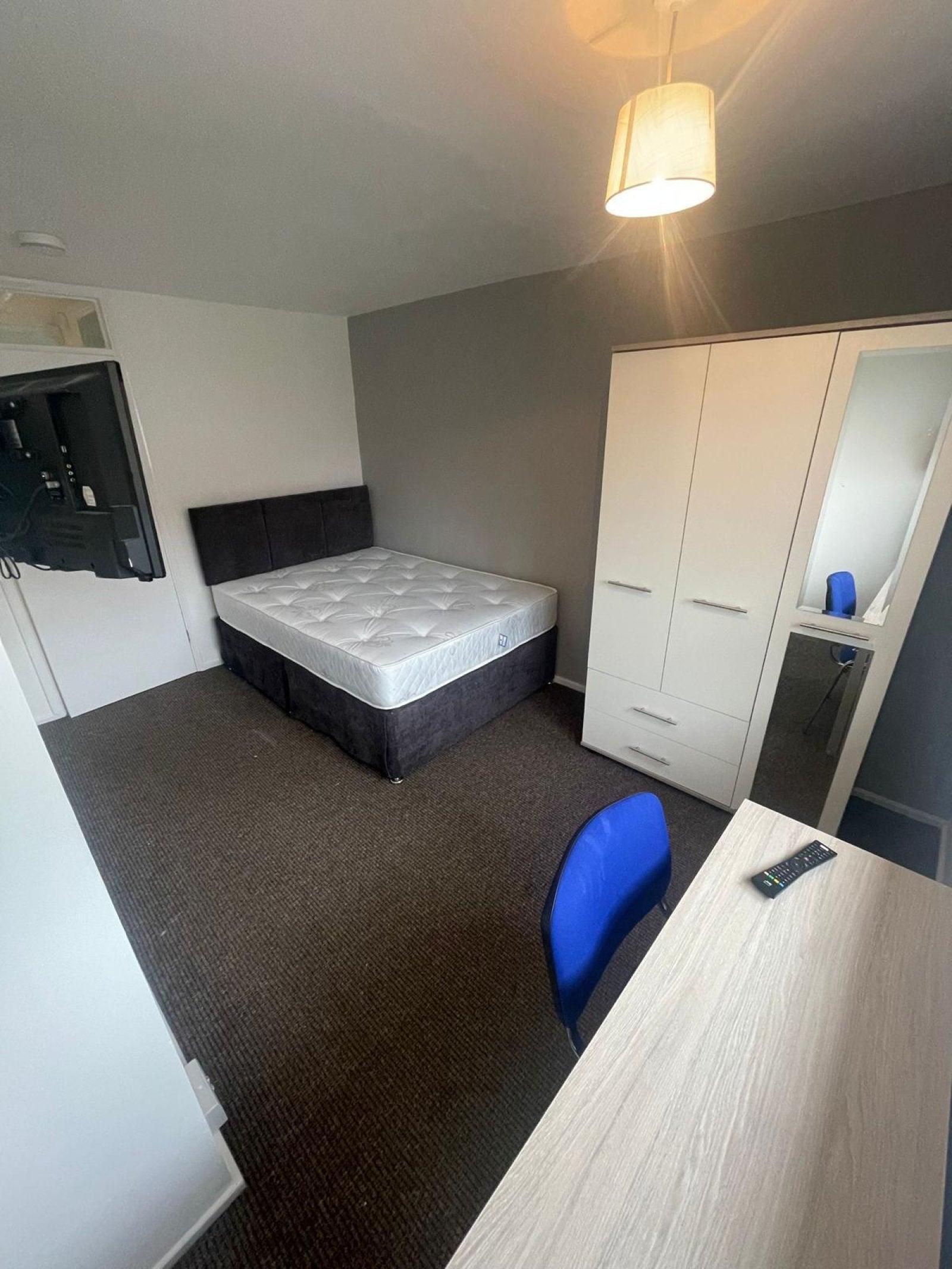 Room Buxton Avenue in Newcastle-under-Lyme