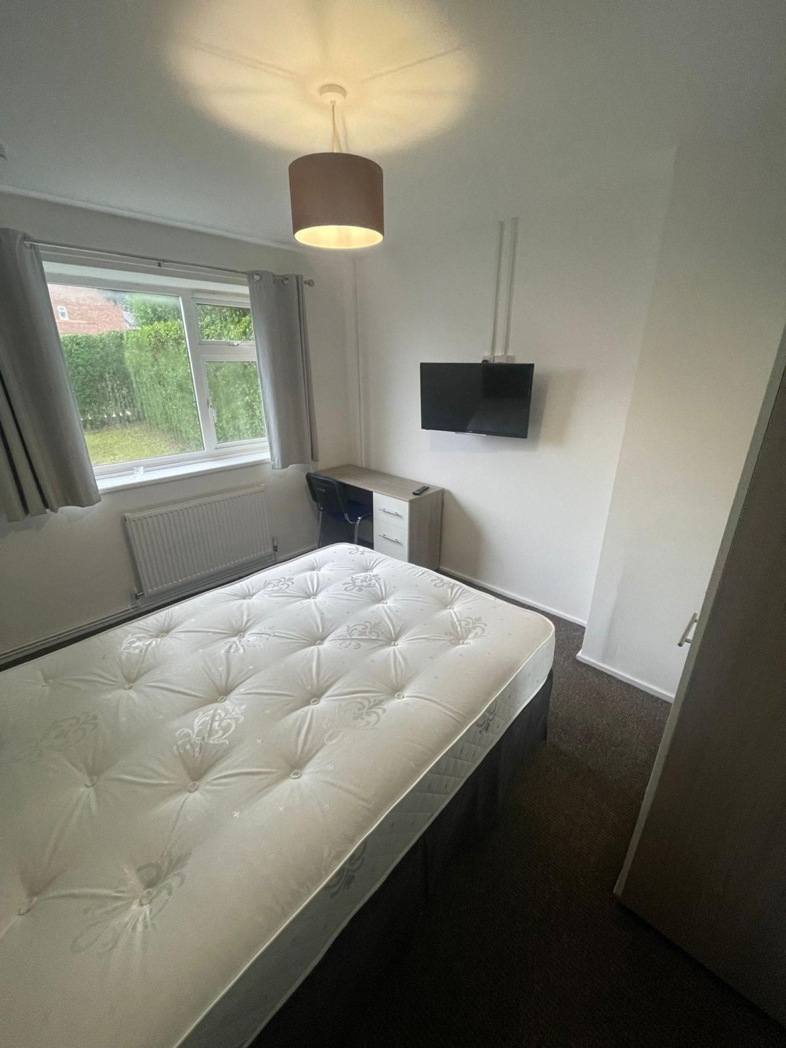 Room Buxton Avenue in Newcastle-under-Lyme