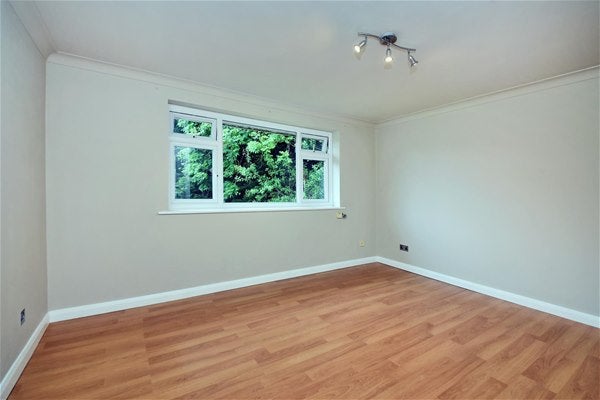 Flat Lovelace Gardens in Greater London