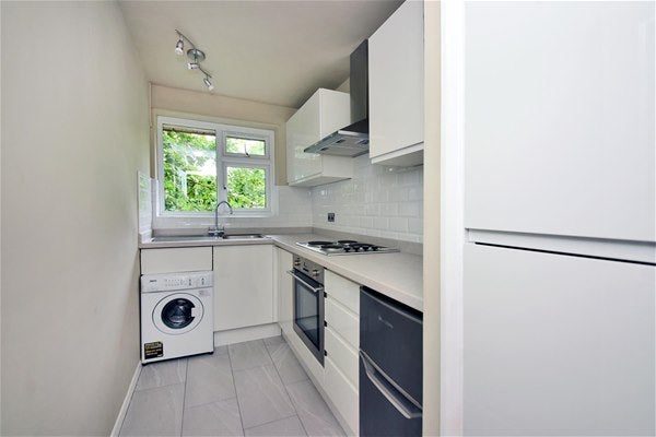 Flat Lovelace Gardens in Greater London