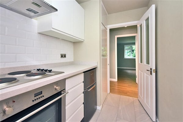 Flat Lovelace Gardens in Greater London