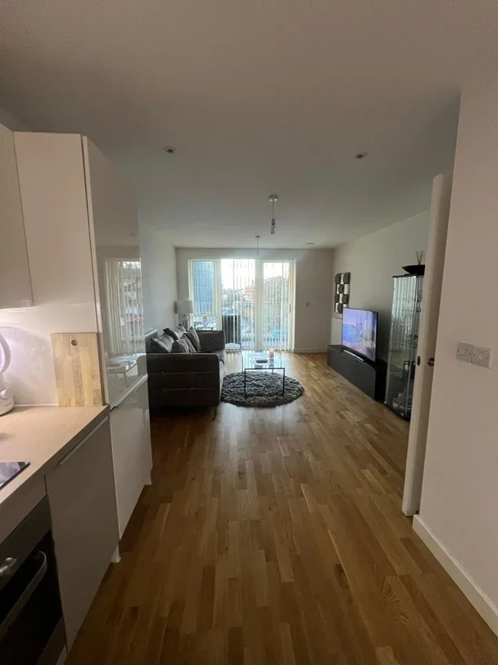 Flat Windsor Road in Slough