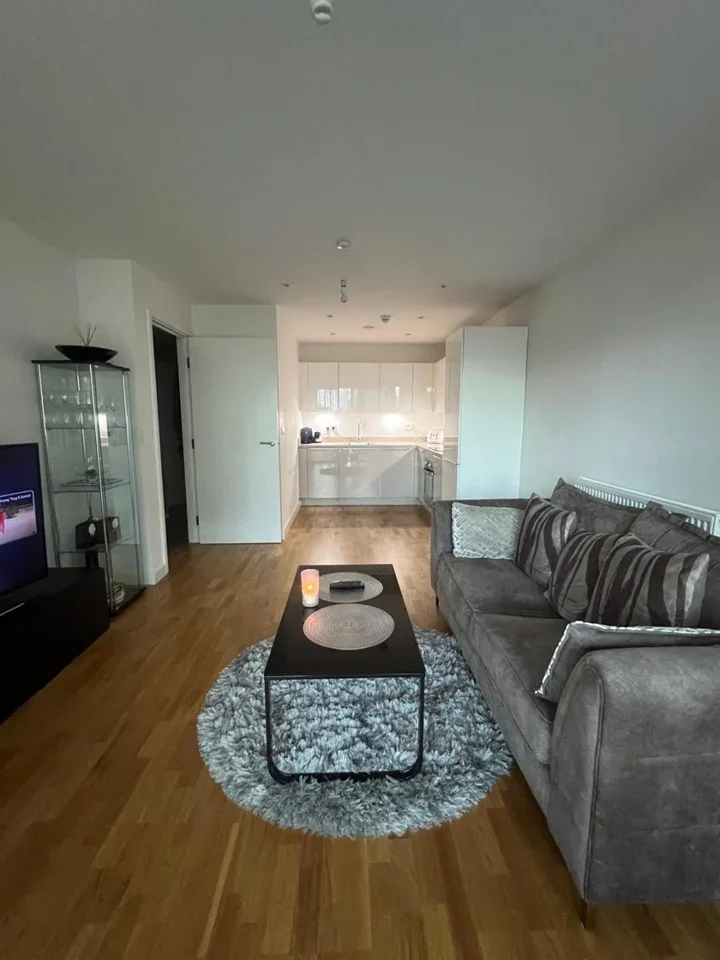 Flat Windsor Road in Slough