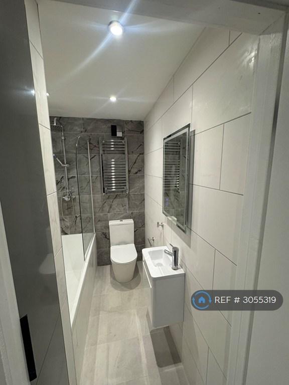 Flat Sydenham Road in Greater London
