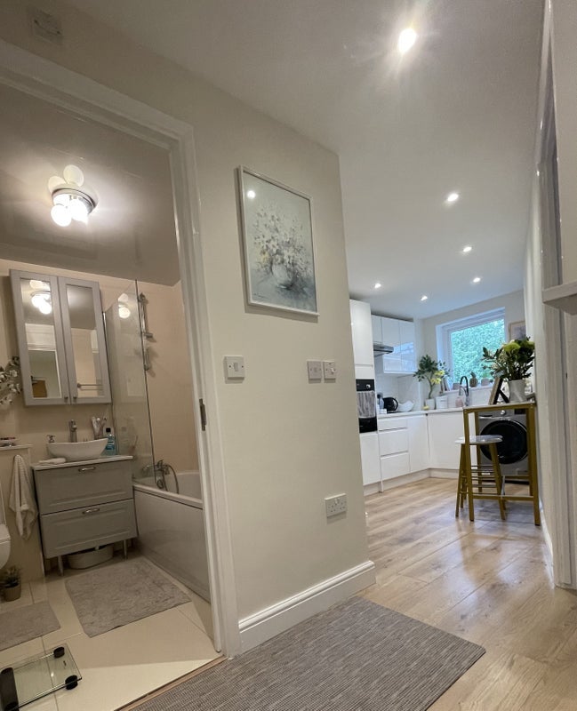 Room Shirley Road in Greater London