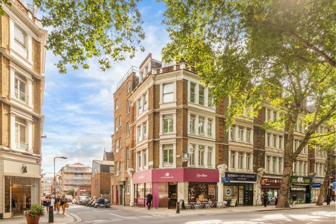 Flat Gray's Inn Road in Greater London