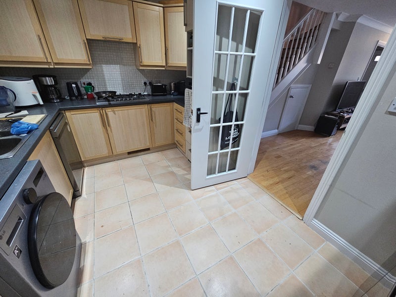 Room Howerd Way in Greater London