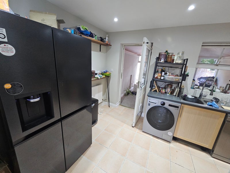 Room Howerd Way in Greater London