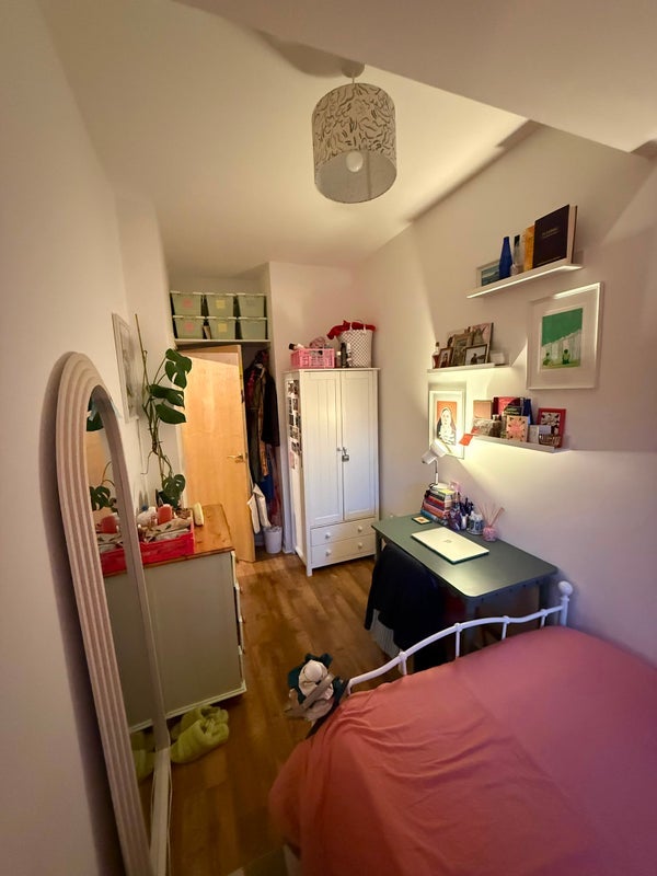 Room Shacklewell Lane in Greater London