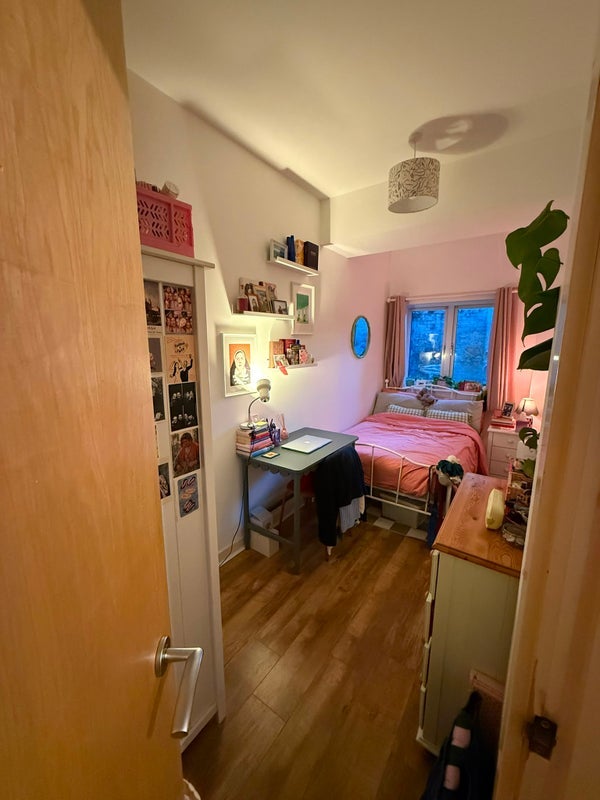 Room Shacklewell Lane in Greater London