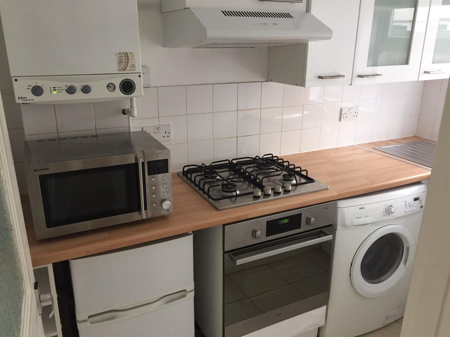 Flat Belle Vue Estate in Greater London