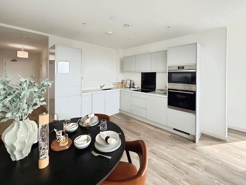 Flat Elmsleigh Road in Staines-upon-Thames