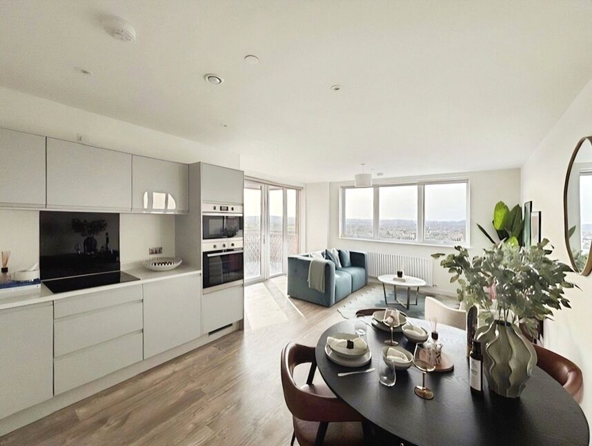 Flat Elmsleigh Road in Staines-upon-Thames