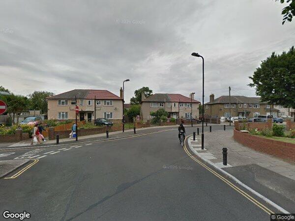 Flat South Avenue in Greater London