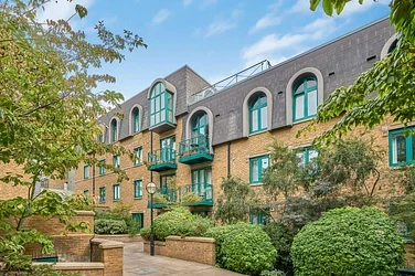 Flat Baylis Road in Greater London