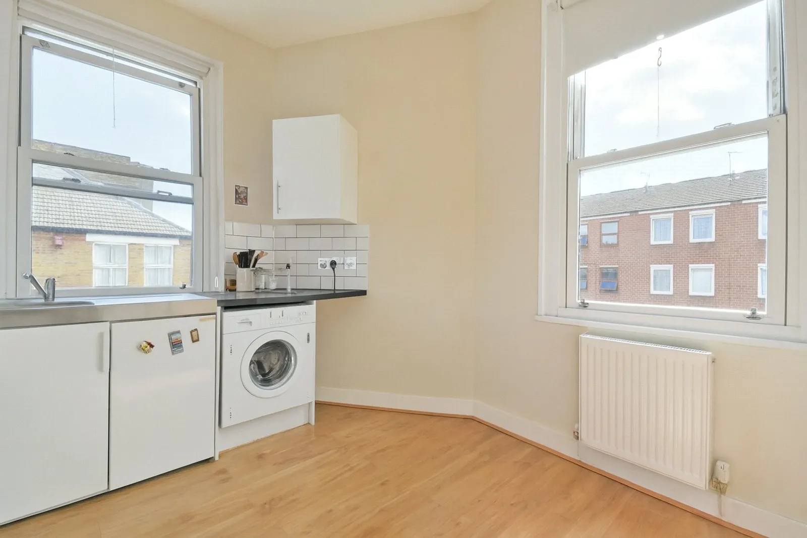 Flat Ashenden Road in Greater London