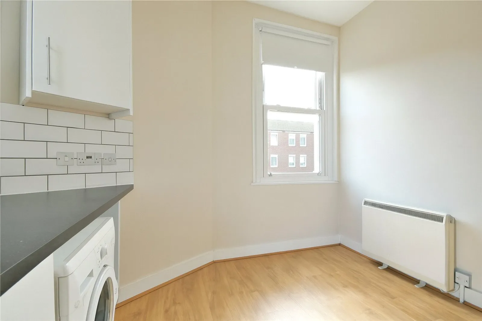 Flat Ashenden Road in Greater London