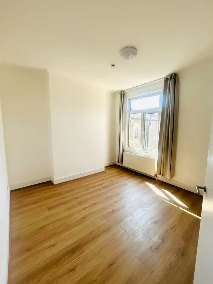 Flat Ravenshurst Avenue in Greater London