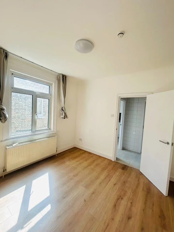 Flat Ravenshurst Avenue in Greater London