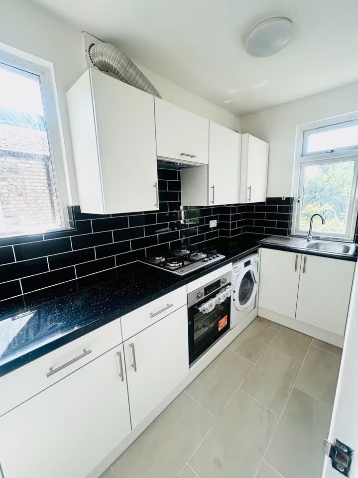 Flat Ravenshurst Avenue in Greater London