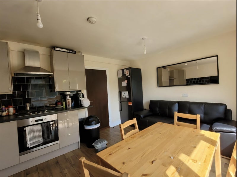 Room Gataker Street in Greater London