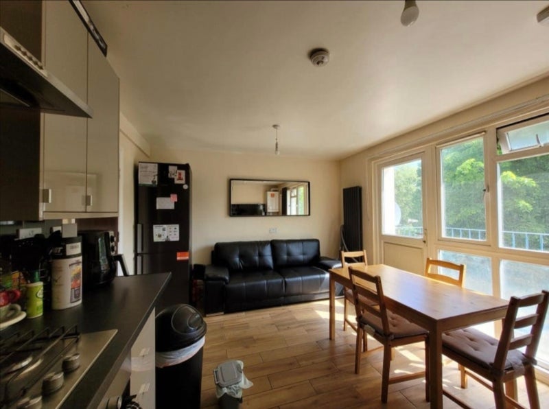 Room Gataker Street in Greater London