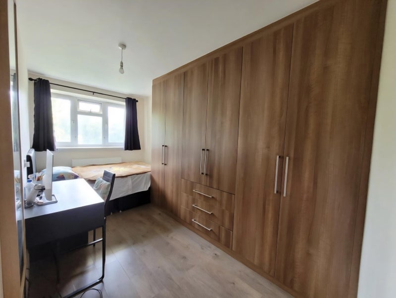 Room Gataker Street in Greater London