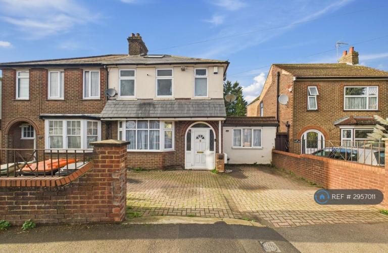 House Houghton Road in Dunstable
