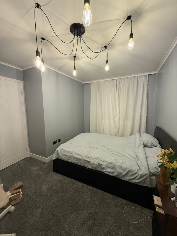 Flat Westbridge Road in Greater London
