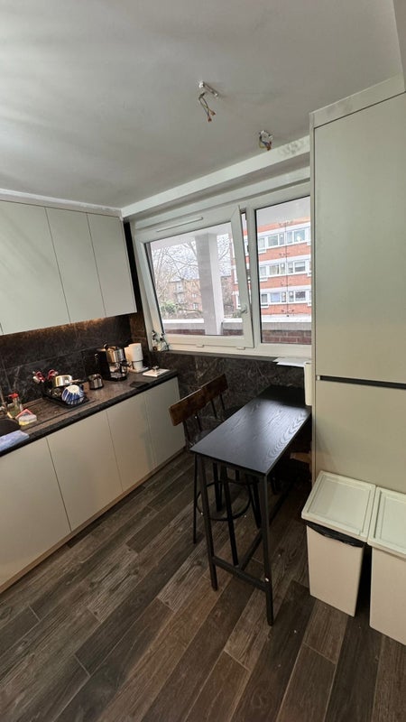 Flat Westbridge Road in Greater London