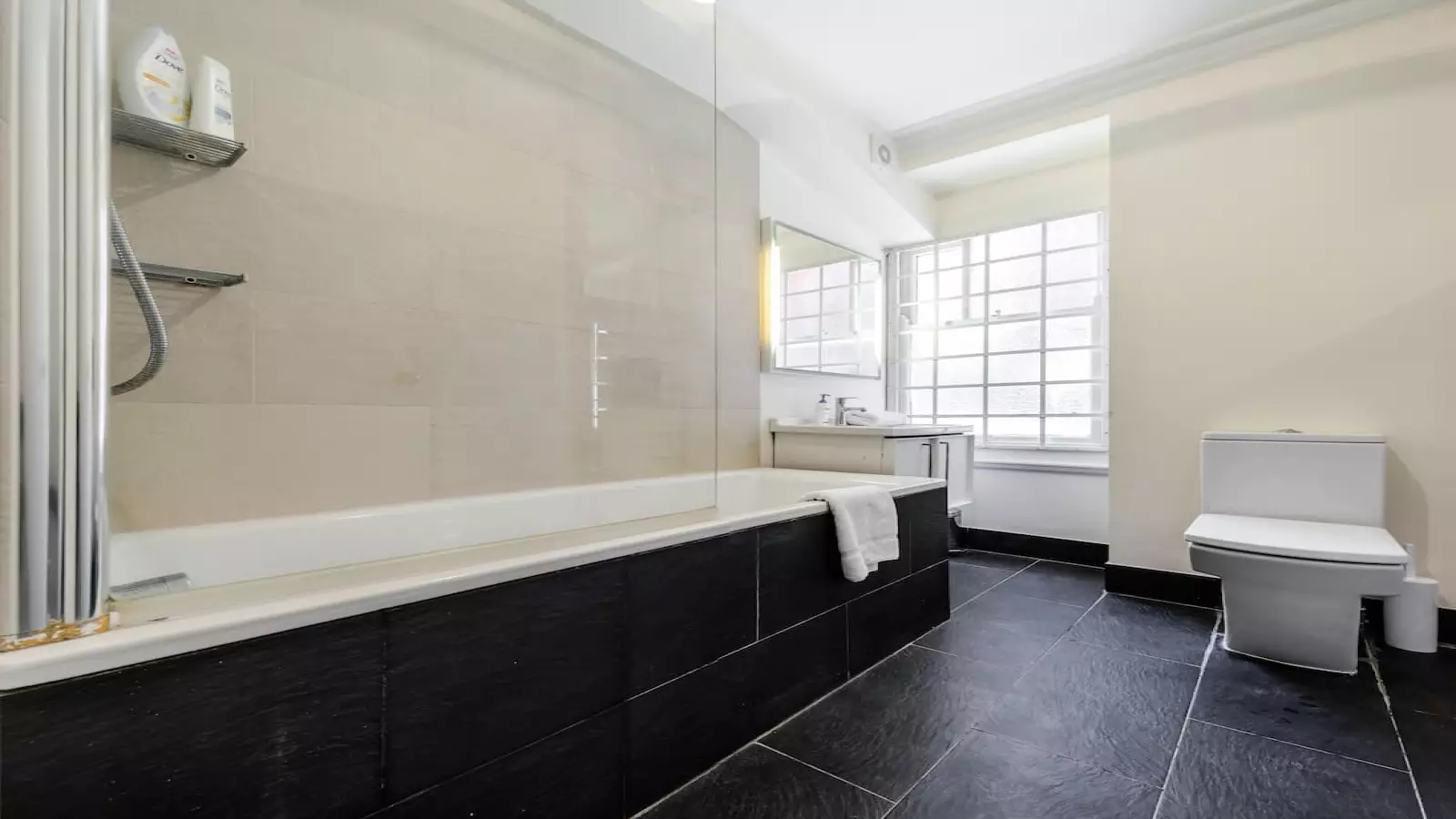 Flat St Petersburgh Mews in City of Westminster