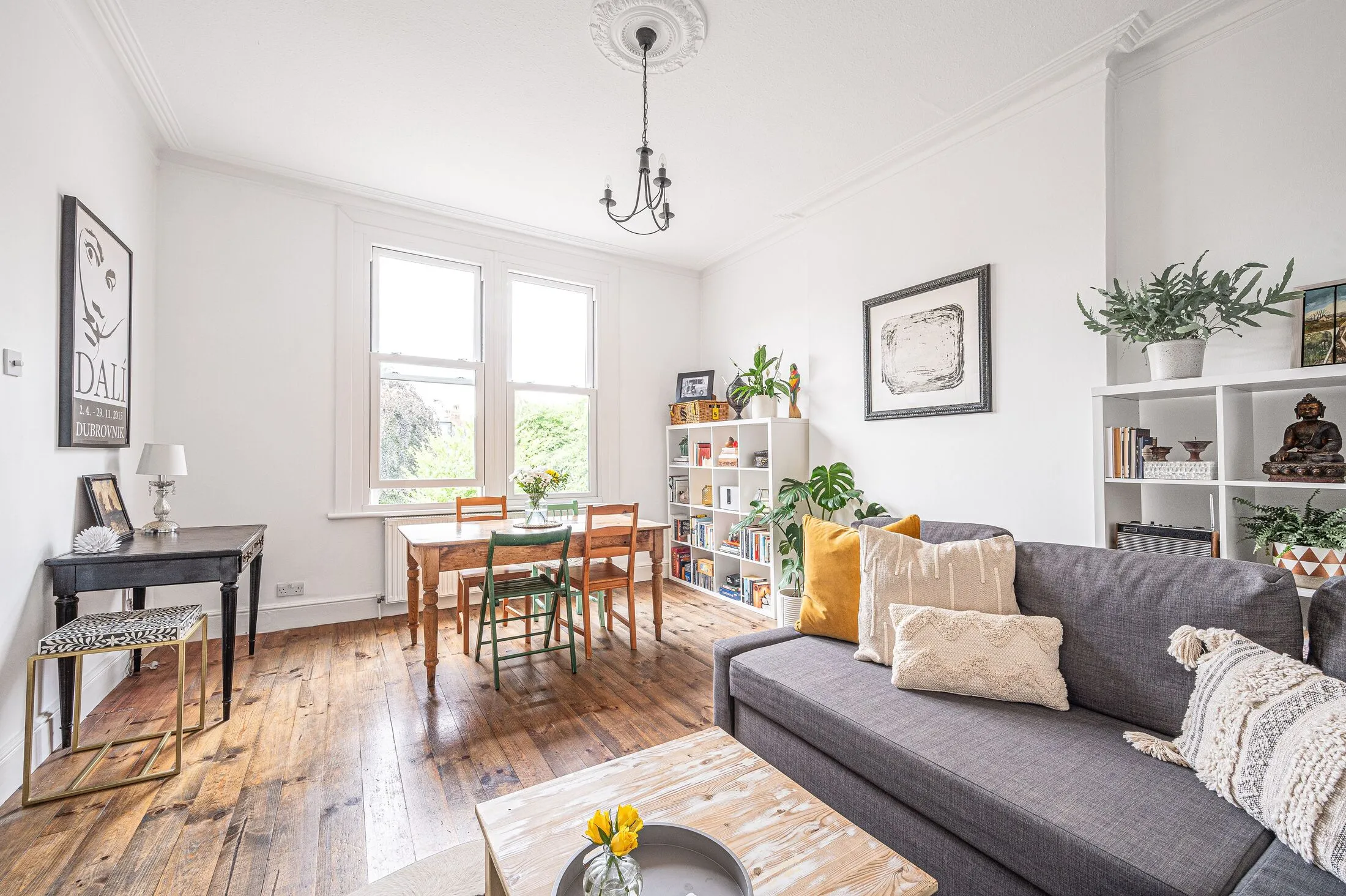 Flat Manstone Road in Greater London