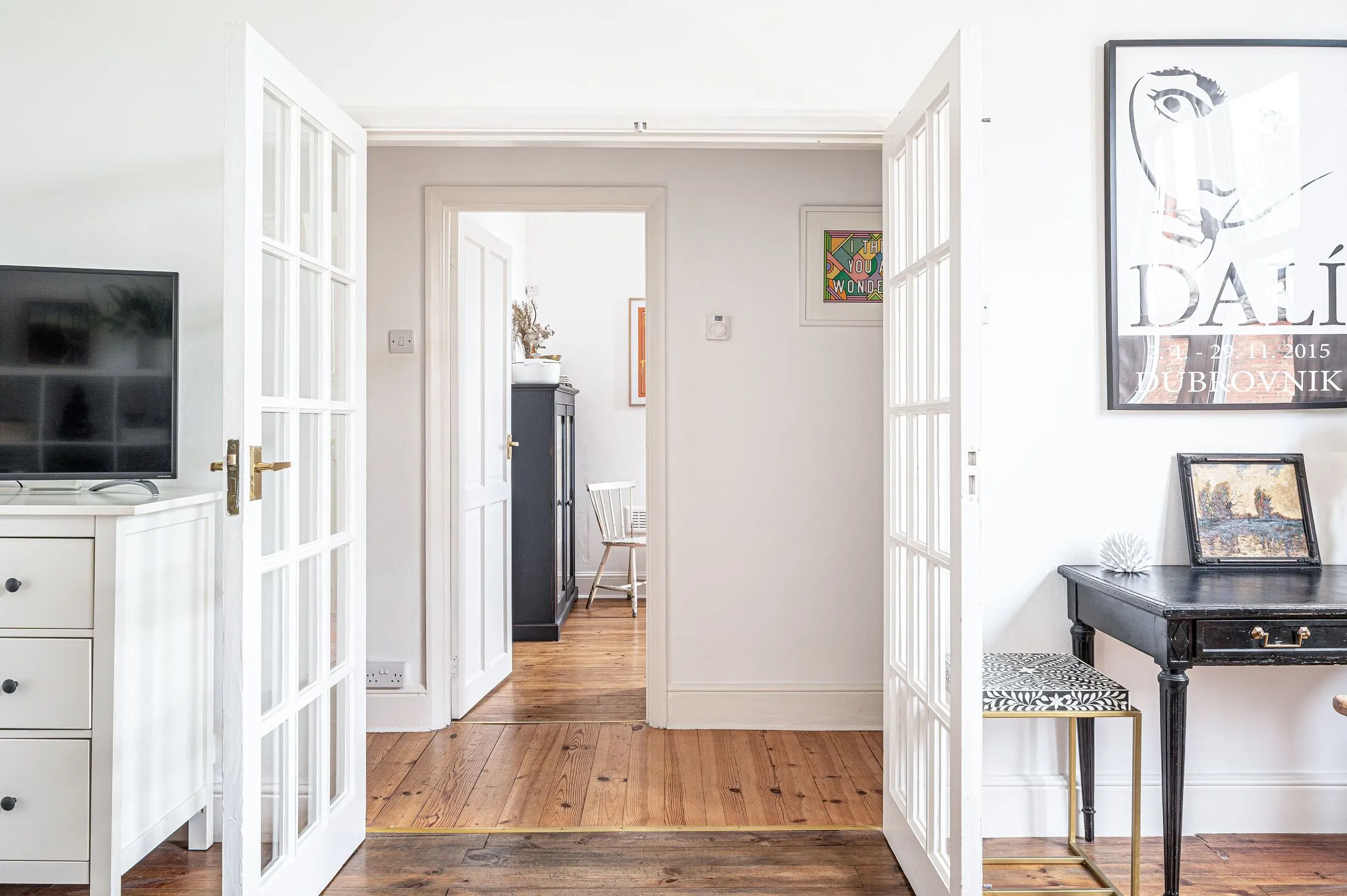 Flat Manstone Road in Greater London