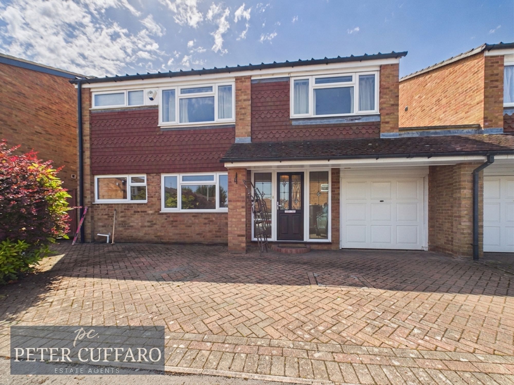 House Lyttons Way in Hoddesdon