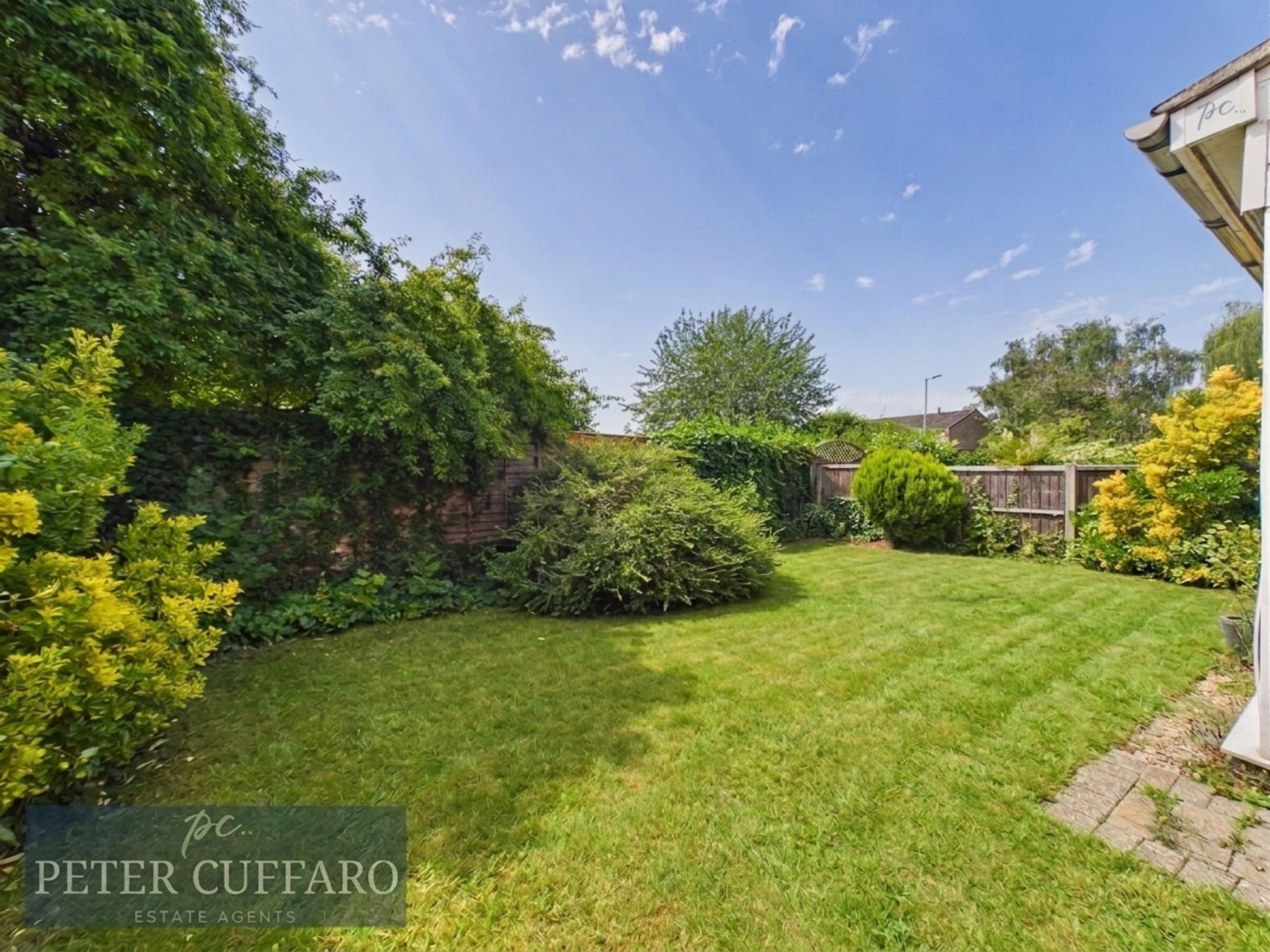 House Lyttons Way in Hoddesdon
