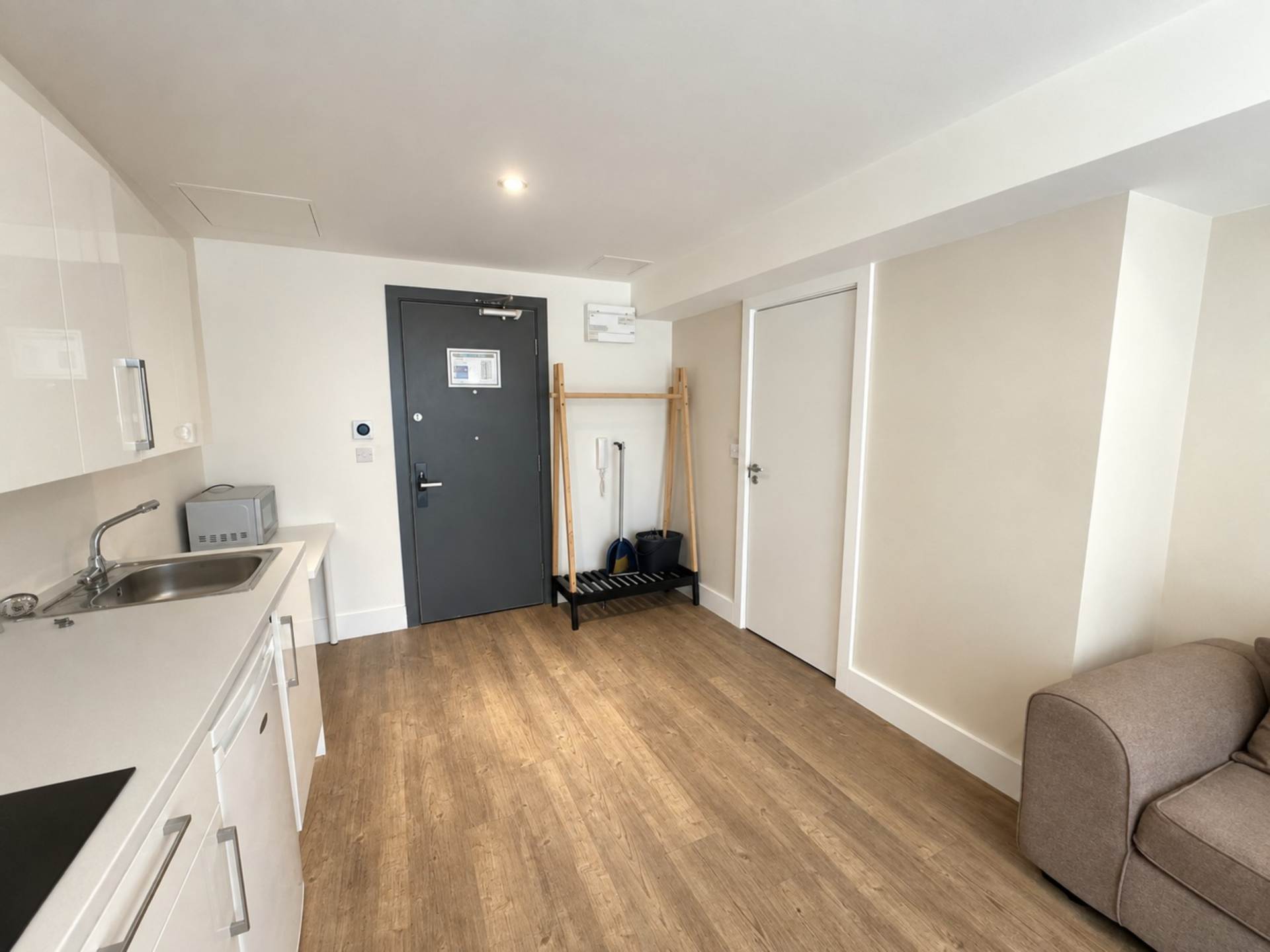 Flat Scholes Street in Royton