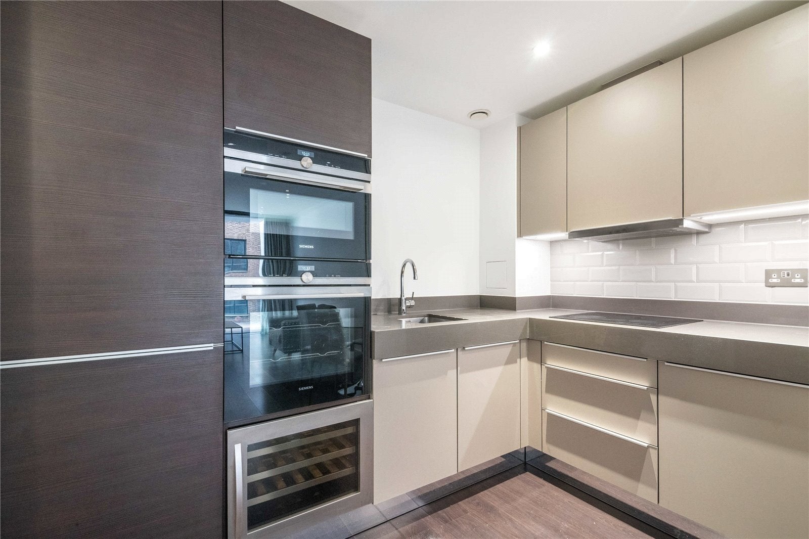 Flat Alie Street in Greater London