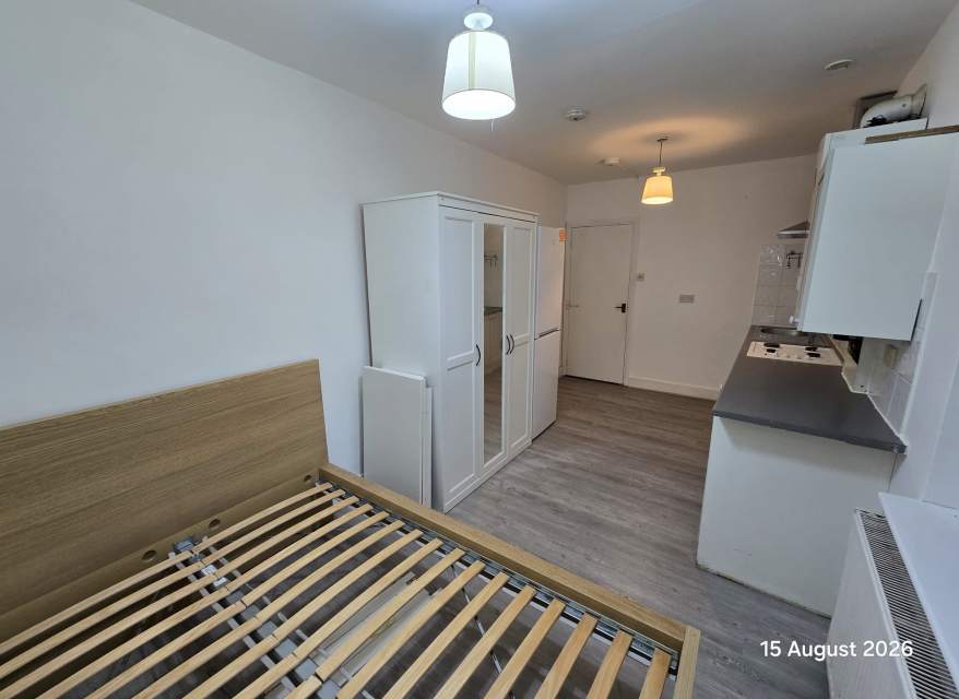 Flat Lorne Road in Greater London