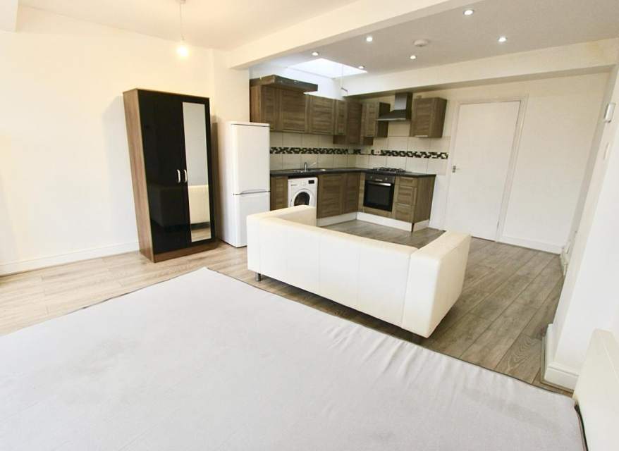 Flat Lorne Road in Greater London